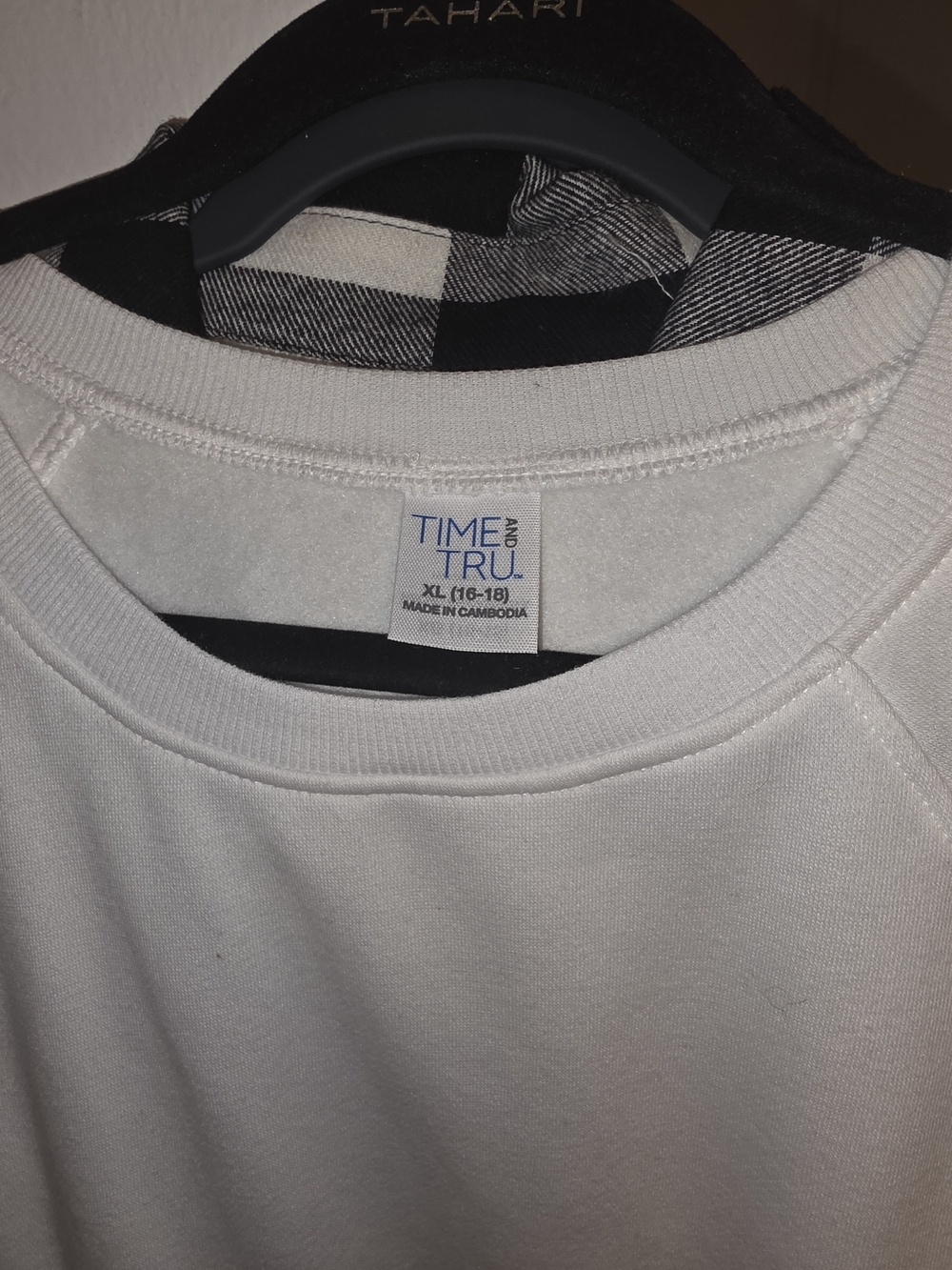 Time and Tru White Pullover Crewneck
